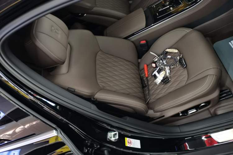 Used BYD Han 2024 DM-i Glory Edition 121KM Prestige Model Right Front Seat