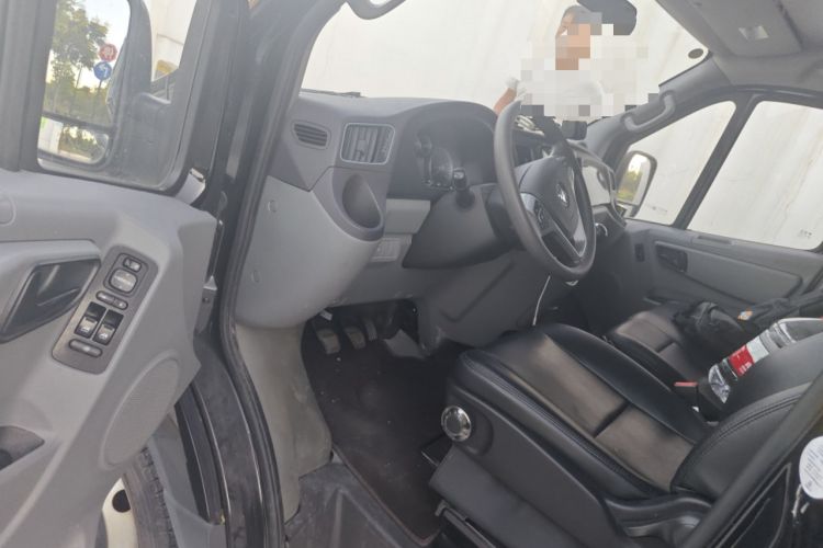 Used Foton Toano 2023 2.8T Manual Jixiang Long Wheelbase Mid-Top with Rear Dual Tires 7/9 Seats Driver Seat