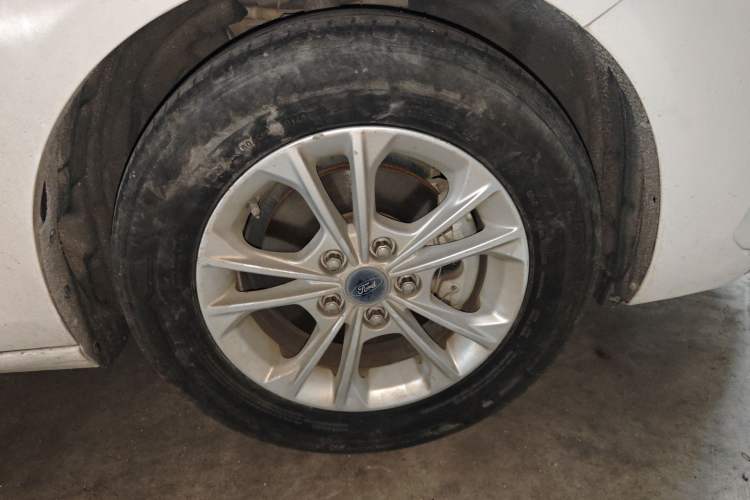 Used Ford Escort 2021 1.5L Automatic Gold Edition Right Front Wheel Hub