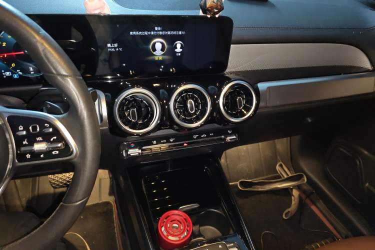 Used Mercedes-Benz GLB 2022 Second Facelift GLB 200 Dynamic Edition Audio And AC Panel