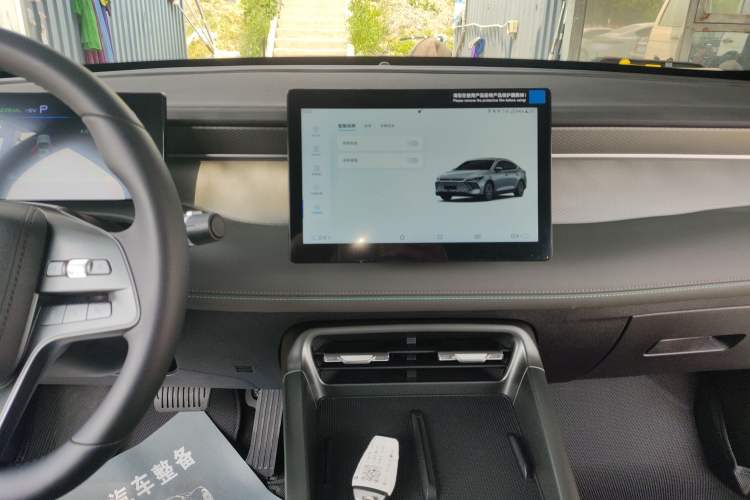 Used BYD Qin PLUS 2025 DM-i Smart Drive 55KM Leading Model Audio And AC Panel