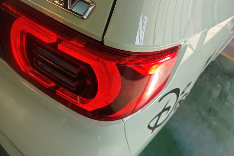 Used Wuling Hongguang MINIEV 2021 Macaron Premium Model – Lithium Iron Phosphate Right Rear Taillight