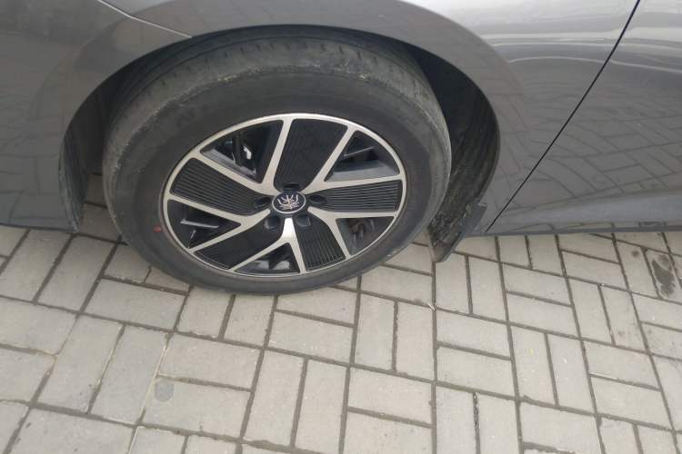 Used BYD Qin L 2024 DM-i 120KM Leading Model Left Front Wheel Hub