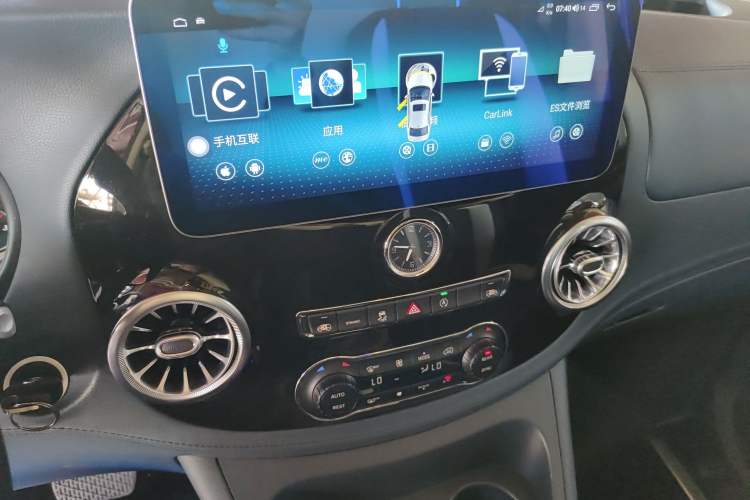 Used Mercedes-Benz Vito 2021 2.0T Elite Version 8 Seats Audio And AC Panel