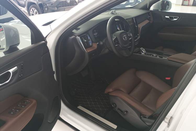 Used Volvo XC60 2025 B5 Four-Wheel Drive Smart & Advanced Luxury Edition