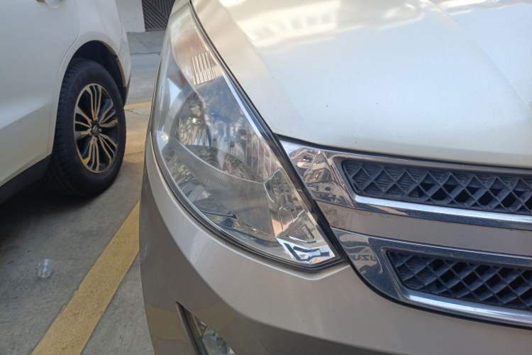 Used Wuling Rongguang V 2016 1.2L Practical Version Right Front Headlight