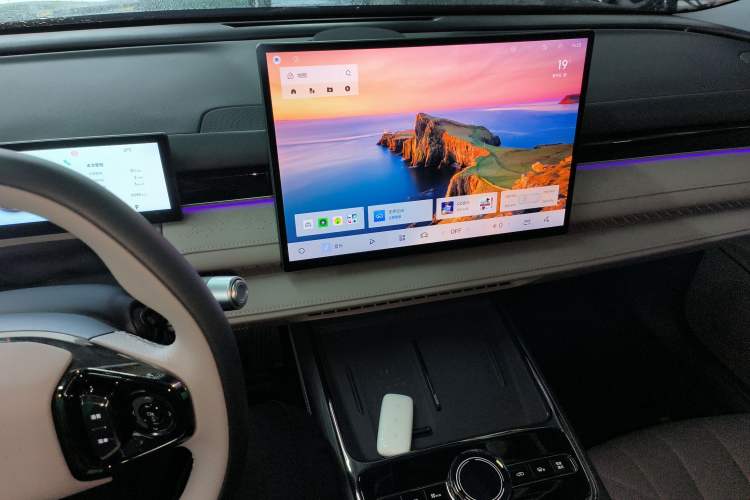 Used Geely Galaxy 8 2025 130km EM-i Prestige Edition Audio And AC Panel