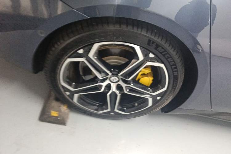 Used Xiaomi Auto SU7 2024 Four-Wheel Drive Ultra-Long Range Advanced Intelligent Driving Max Edition