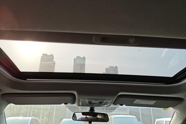 Used Toyota RAV4 2016 2.0L CVT Two-Wheel Drive Fashion Edition China V Standard Headliner