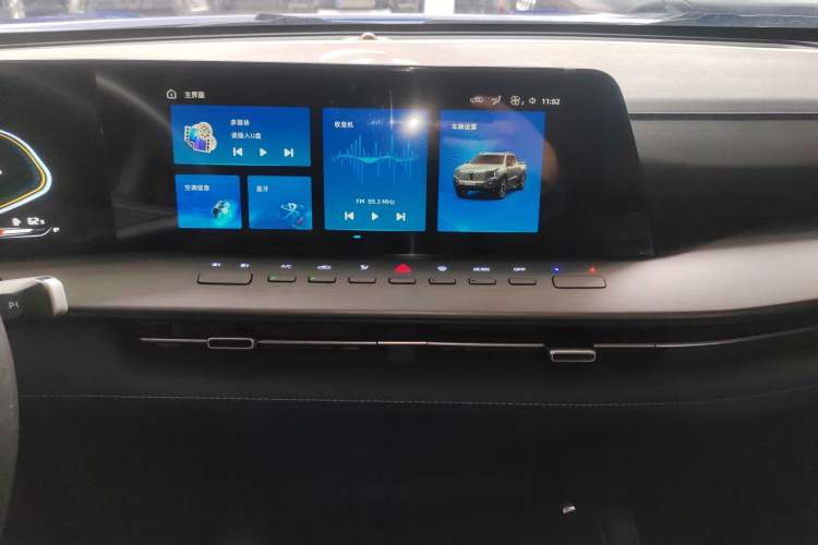 Used Changan Hunter 2024 Warrior Edition Luxury Model Dual-Motor All-Wheel Drive with Extra-Long Cargo Box
