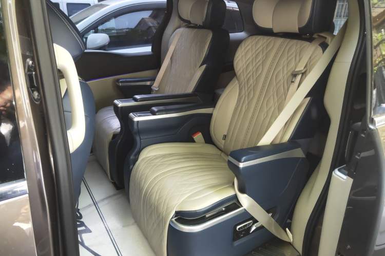 Used Buick GL8 2021 Land Cruiser Executive Class 652T Comfort Model
