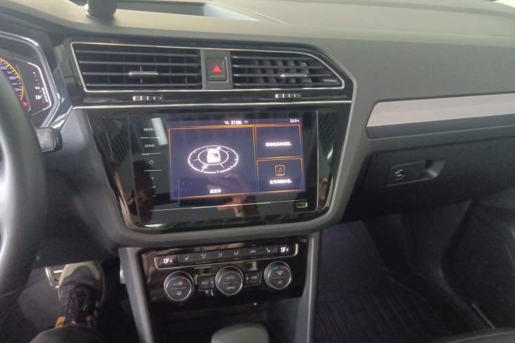 Used Volkswagen Tiguan L 2021 330TSI Automatic Two-Wheel Drive R-Line Enhanced Edition Audio And AC Panel