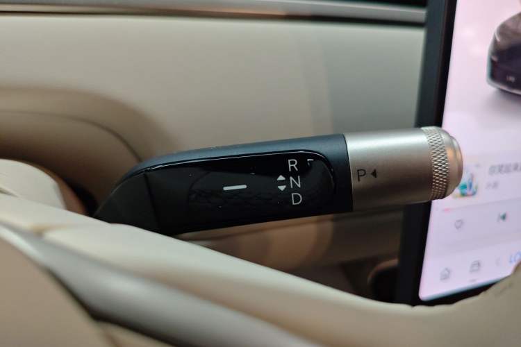 Used ONVO Luxeed L90 2025 Model—Ultra Six-Seater Version