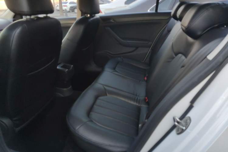 Used Volkswagen Jetta 2015 Value Edition 1.6L Manual Fashionable Style Left Rear Seat