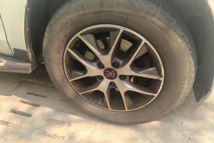 Used BYD Song 2017 Gaishe Upgrade Edition 1.5TID Automatic Elite Model Right Front Wheel Hub