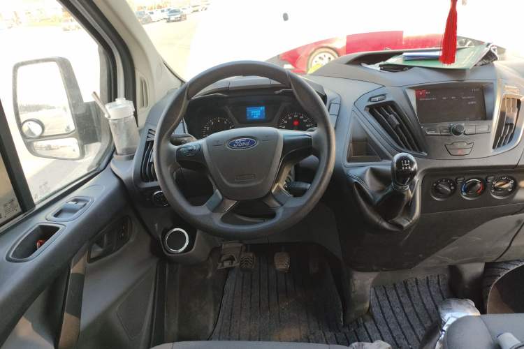 Used Ford Transit 2020 2.0T Gasoline Multi-Function Commercial Vehicle Mid-Drive Low-Roof Design with Dual Rear Doors Meeting China VI Emission Standards
