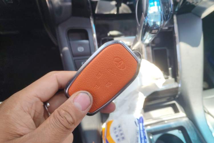 Used Toyota Vellfire 2021 Crown Dual-Engine 2.5L HV Luxury Edition Vehicle Key