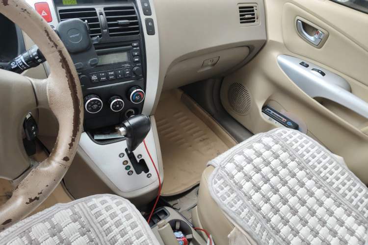 Used Hyundai Tucson 2009 2.0L Automatic Two-Wheel Drive with Sunroof