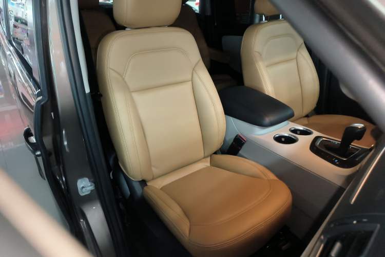 Used Huasong 7 2017 2.0T Automatic Standard Edition