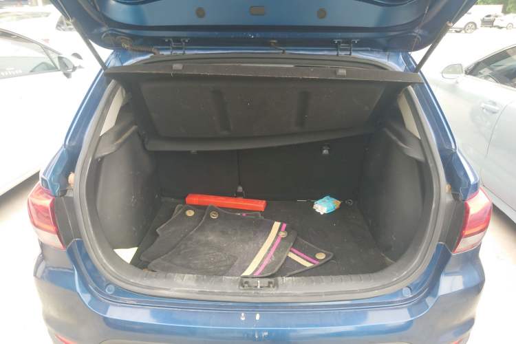 Used Kia KX Cross 2017 1.4L AT GLS
