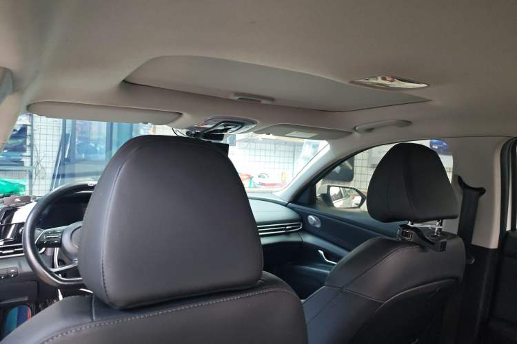 Used Hyundai Elantra 2022 1.5L CVT LUX Prestige Edition
