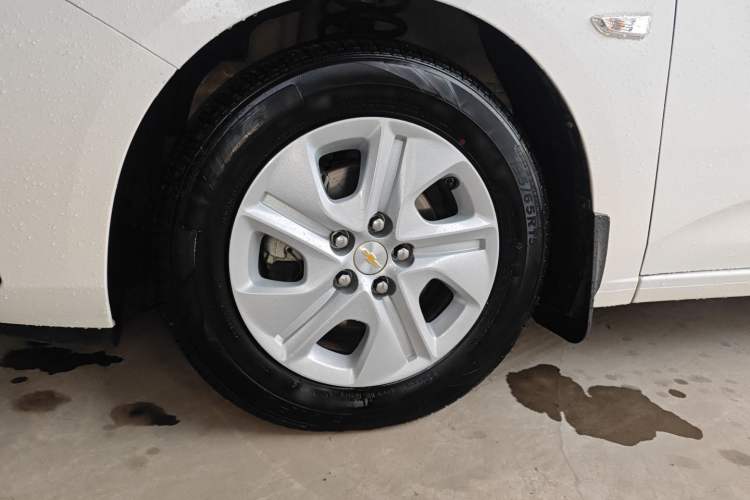 Used Chevrolet Monza 2019 320T Manual Xinxin Edition China VI Exterior 4