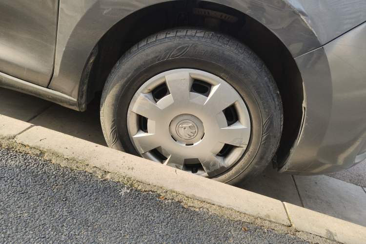 Used Skoda Rapid 2013 1.6L Automatic Enjoyment Model
