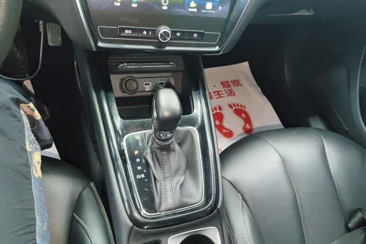 Used Roewe i5 2020 1.5L Automatic 4G Connect Luxury Flagship Edition
