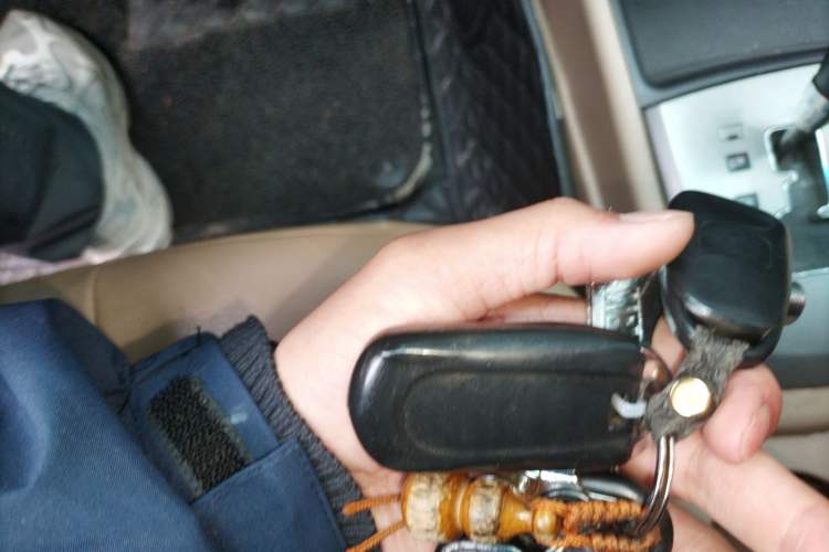 Used Hyundai Santa Fe Classic 2011 2.4 Comfort Edition 7-Seater Two-Wheel Drive Vehicle Key