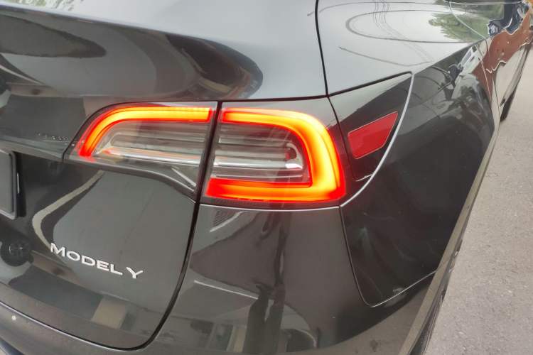 Used Tesla Model Y 2024 Rear-Wheel-Drive Version Exterior 3