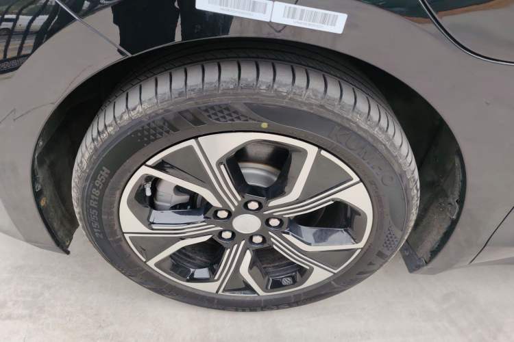 Used Hongqi E-QM5 2021 Charging Version Flagship Edition Left Front Wheel Hub