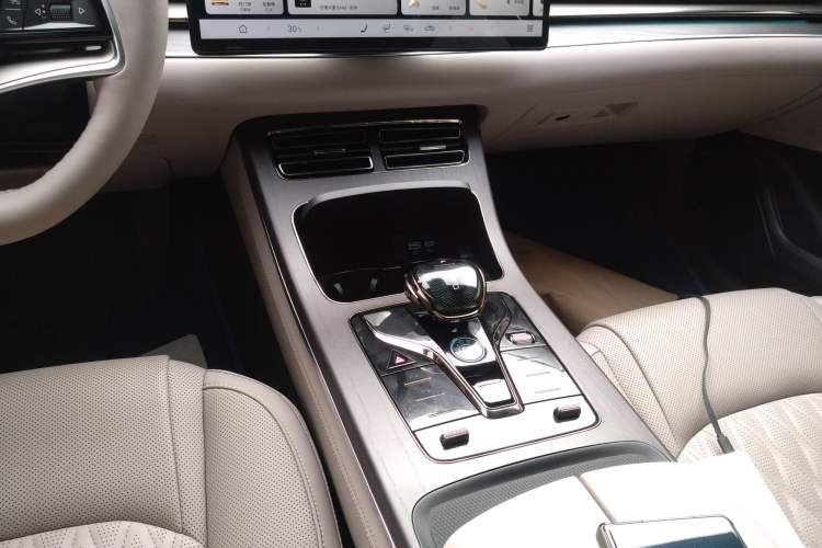 Used BYD Han 2025 DM-i Intelligent Driving Edition 125KM LiDAR Flagship Model
