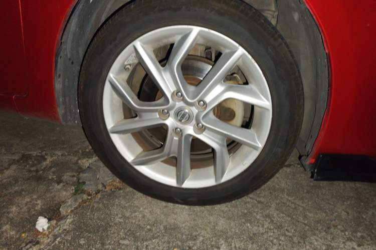 Used Nissan Tiida 2011 1.6T M-CVT Cool Edition Right Front Wheel Hub