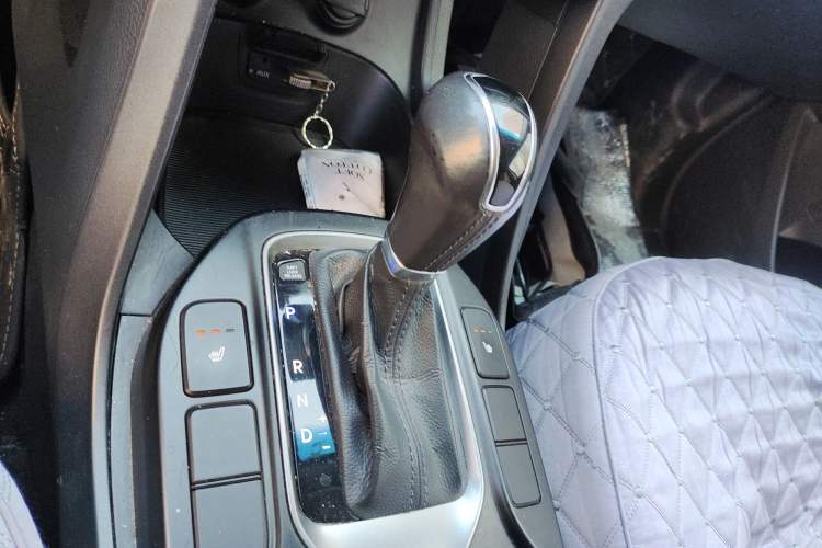 Used Hyundai Grand SantaFe 2013 3.0L 7-Seater Four-Wheel-Drive Comfort Edition Gear Lever