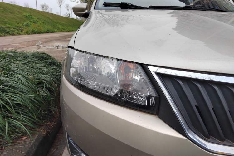 Used Skoda Rapid 2013 1.6L Automatic Smart Selection Model