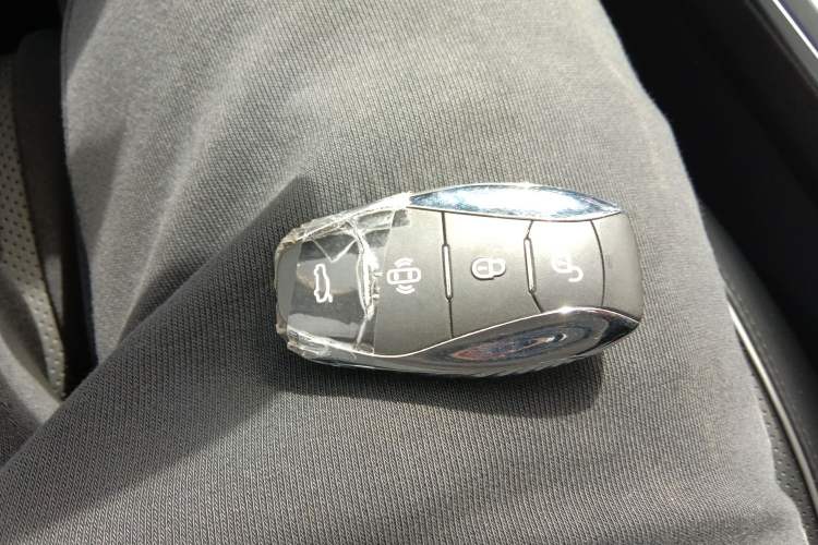 Used Hongqi HS7 PHEV 2024 2.0T PHEV Four-Wheel-Drive Flagship Edition 6 Seats Vehicle Key