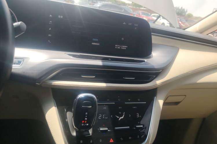 Used Buick GL8 2022 ES Landtrek 653T Luxury Edition