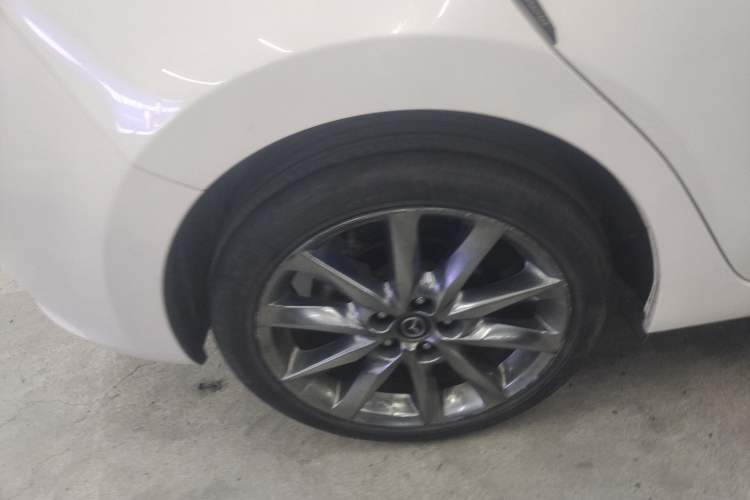 Used Mazda 3 Axela 2017 Hatchback 2.0L Automatic Luxury Model Emission Standard China V