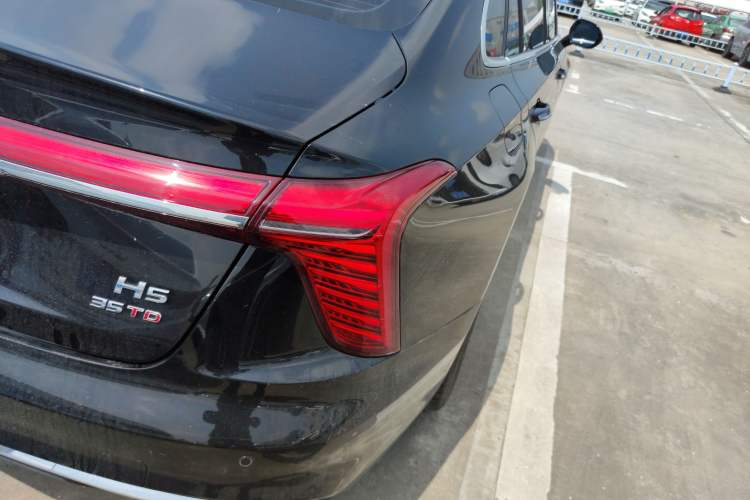 Used Hongqi H5 2025 1.5T DCT Qiyun 500 000th Unit Commemorative Edition Right Rear Taillight