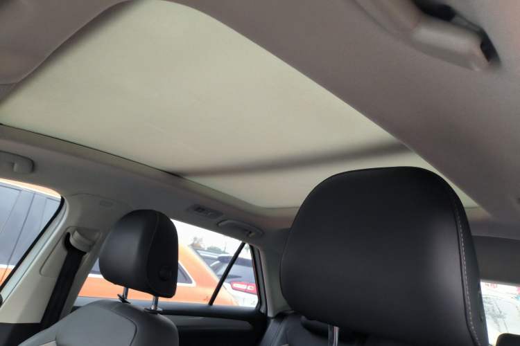 Used Volkswagen T-ROC 2021 280TSI DSG Two-Wheel Drive Elite Connect Edition