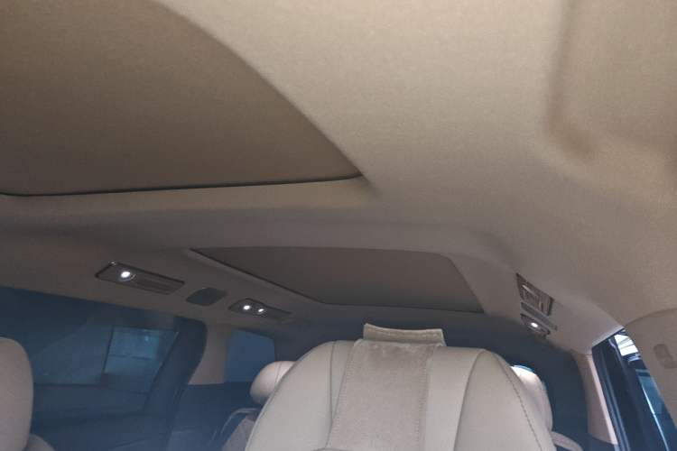 Used Denza D9 2025 DM-i Smart Drive 1020 Four-Wheel Drive Deluxe Model