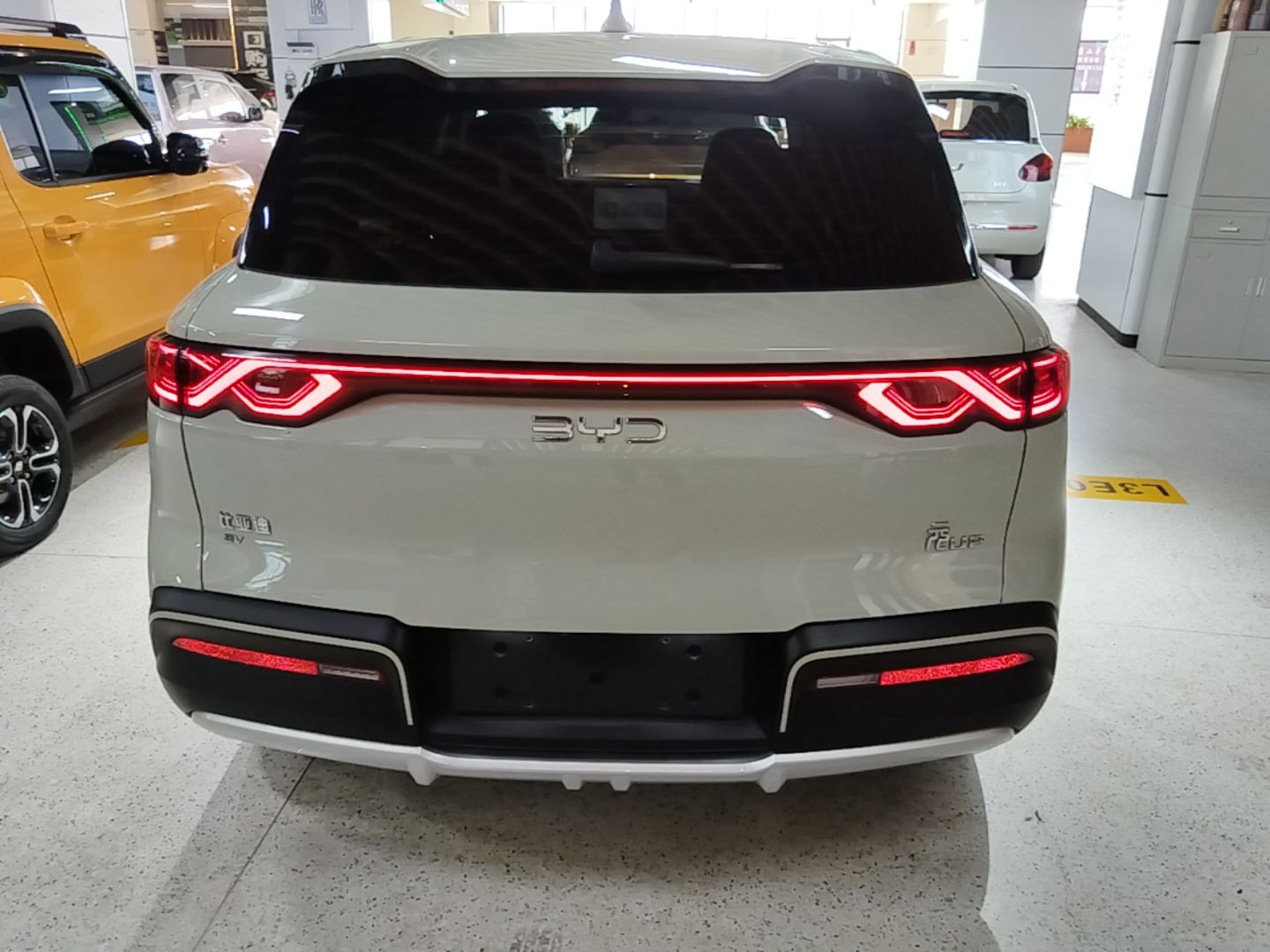 BYD Yuan UP 2024 401KM Leading Edition — снимка 5
