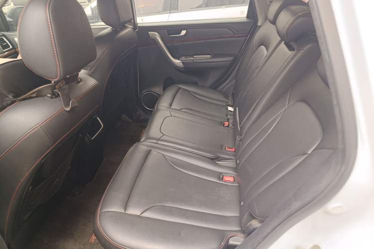 Used Haval H6 2015 Revised Version Sport Edition 1.5T Manual Transmission Two-Wheel Drive Elite Grade
