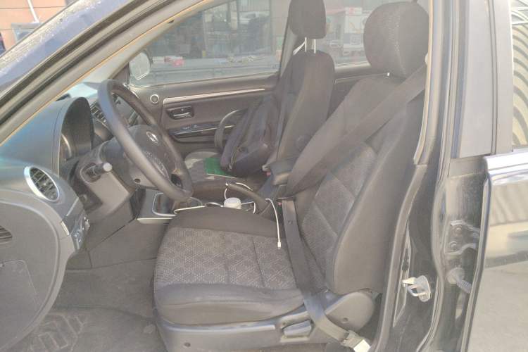 Used Haval H5 Classic 2013 Zhizun Edition 2.0T Manual Two-Wheel Drive Entry-Level Model Left Front Seat