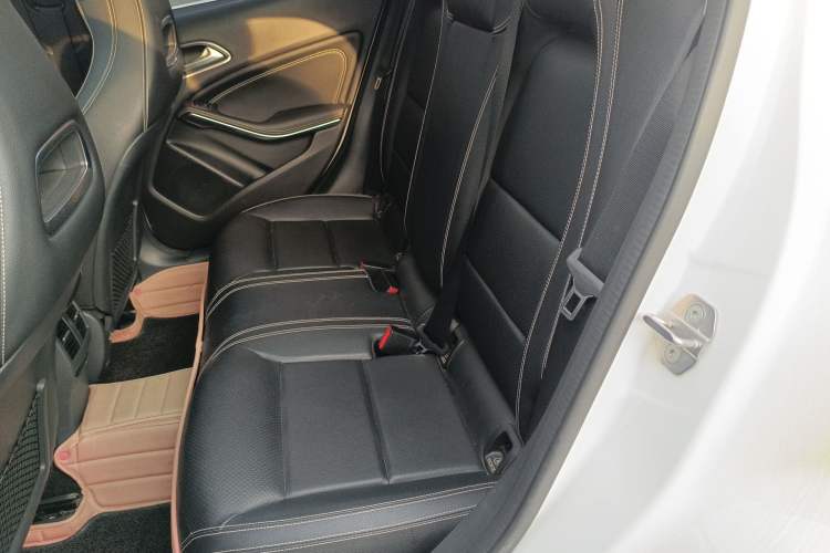Used Mercedes-Benz GLA 2018 GLA 200 Fashion Model Left Rear Seat