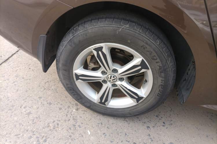 Used Volkswagen Gran Lavida 2013 1.6L Automatic Fashion Model Exterior 5