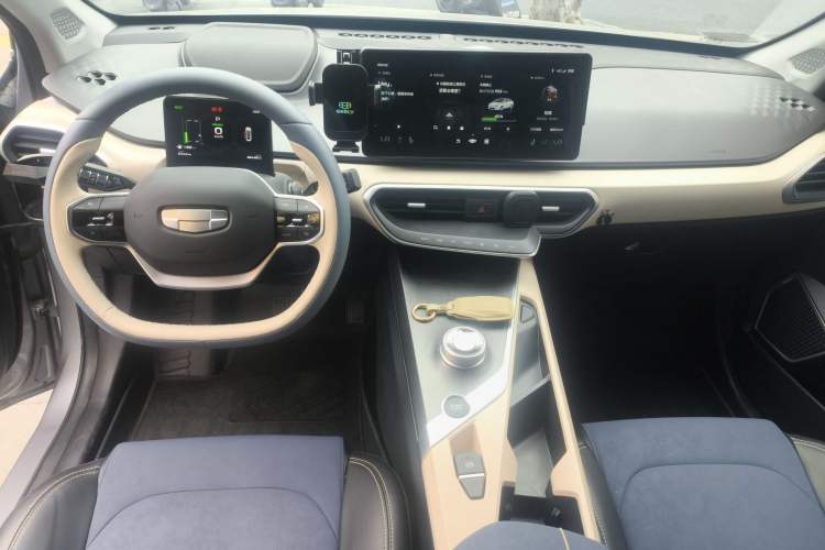 Used Geometry A 2021 Pro Enjoy High-Dimensional Range Edition 430 km A430 Cubic Version Center Console