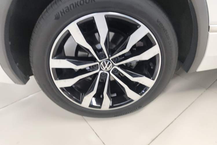 Used Volkswagen Tiguan L 2021 330TSI Automatic Two-Wheel Drive R-Line Enhanced Edition Exterior 5