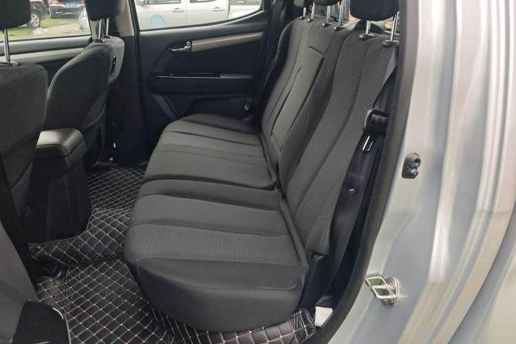 Used Isuzu D-MAX 2018 3.0T Two-Wheel Drive Automatic Elite Version 4JJ1-TC HI
