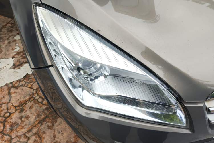 Used CHANGAN CS35 2014 1.6L Manual Luxury Model China IV Standard Right Front Headlight